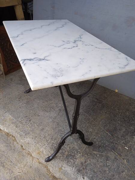 Bistro table for 4 people in white marble