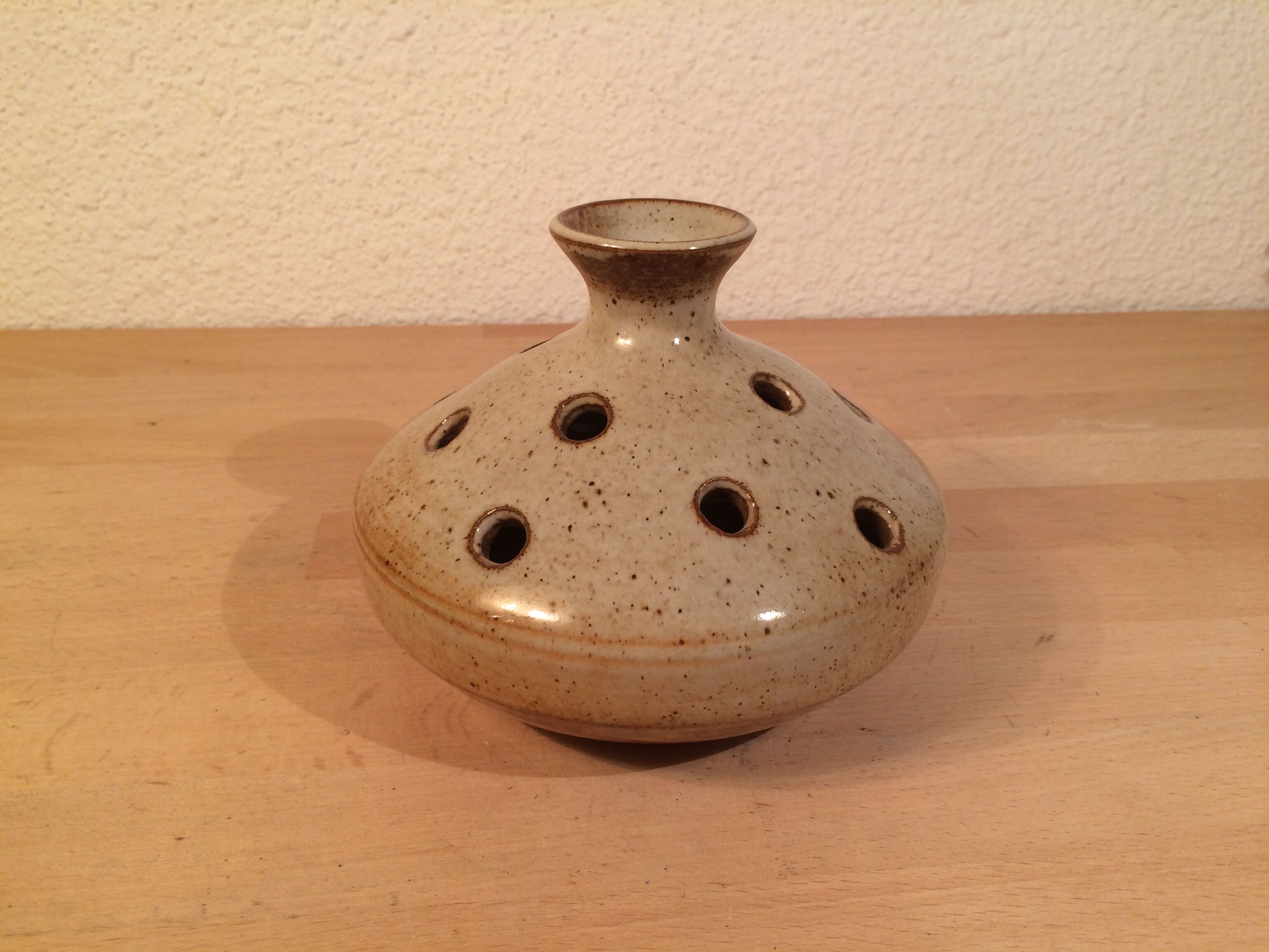 Vase pique flowers sandstone Dehoux JM Luc en Diois