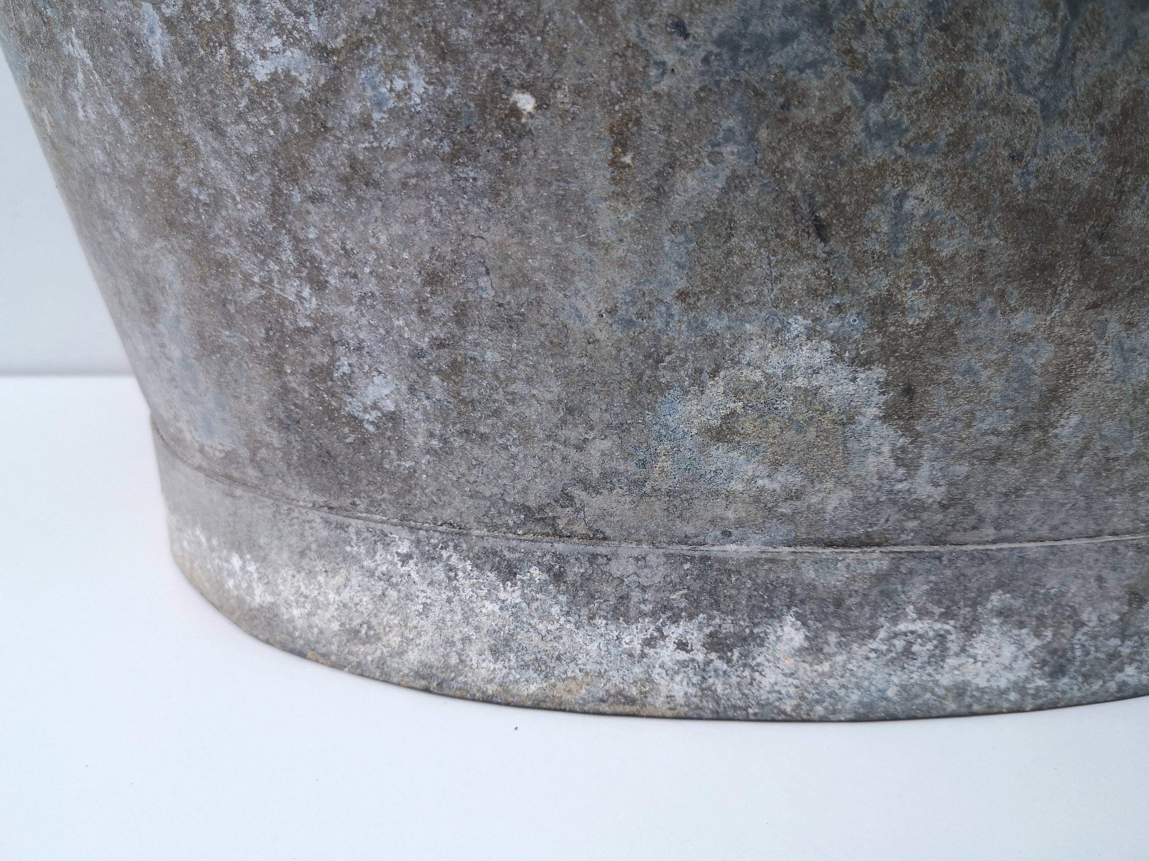 Galvanized basin / zinc
