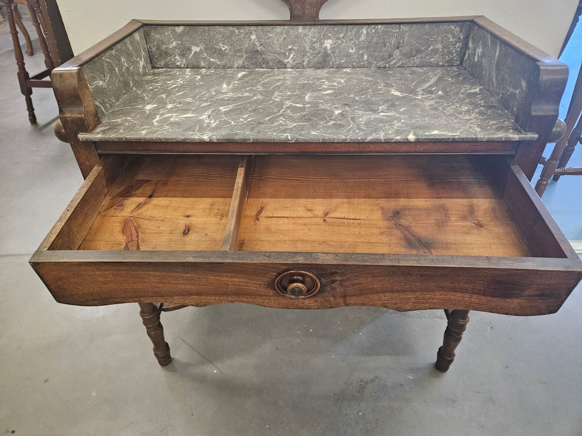 Coiffeuse 1900 ou meuble de toilette