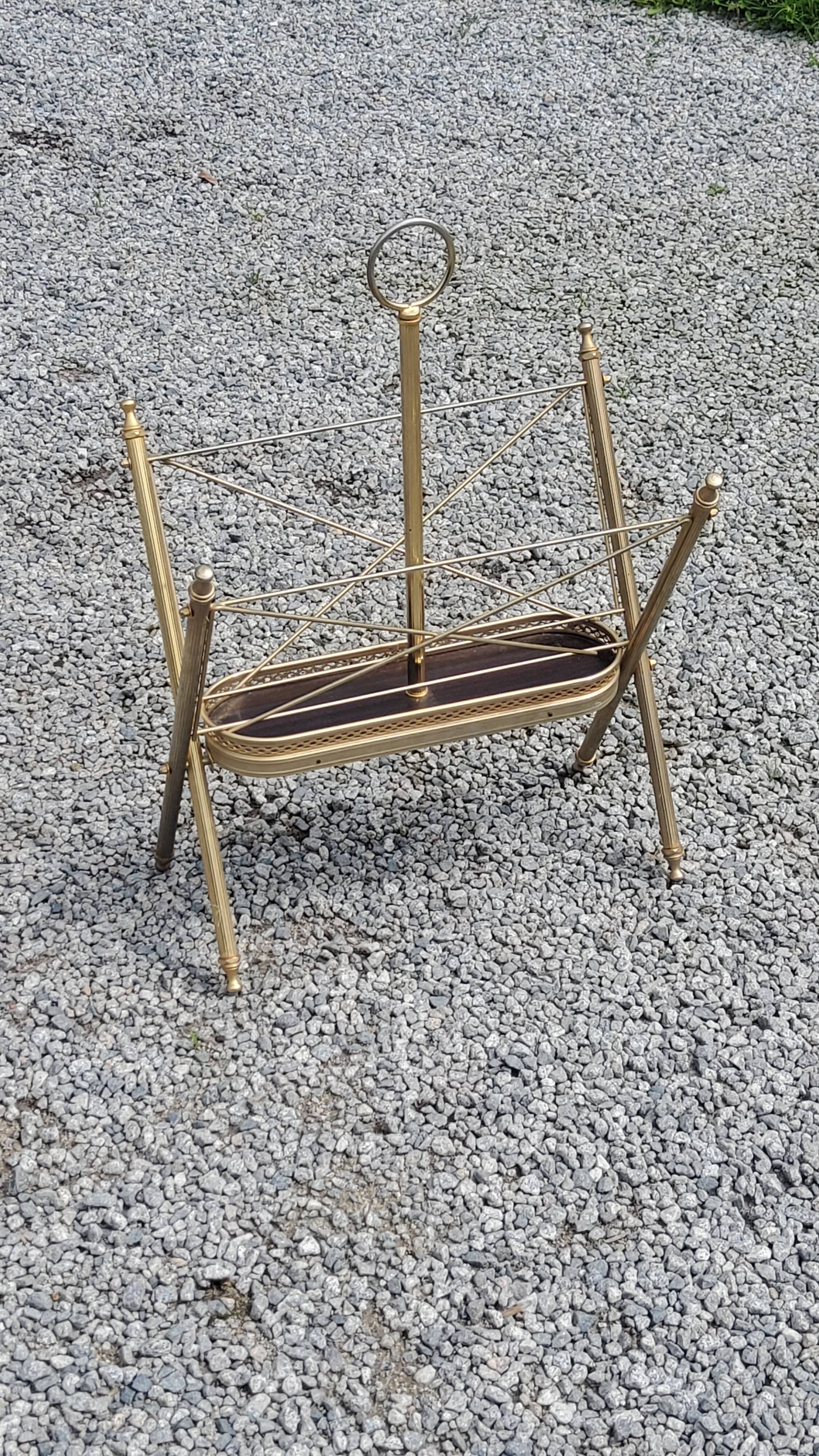 Vintage magazine rack from the 60s in neo-classical style in gold metal and mahogany