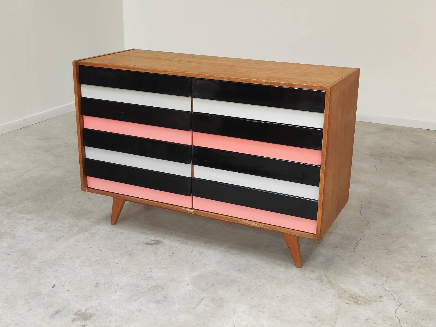 U-453 pink chest of drawers with 8 drawers by Jiri Jiroutek for Interier Praha 1960