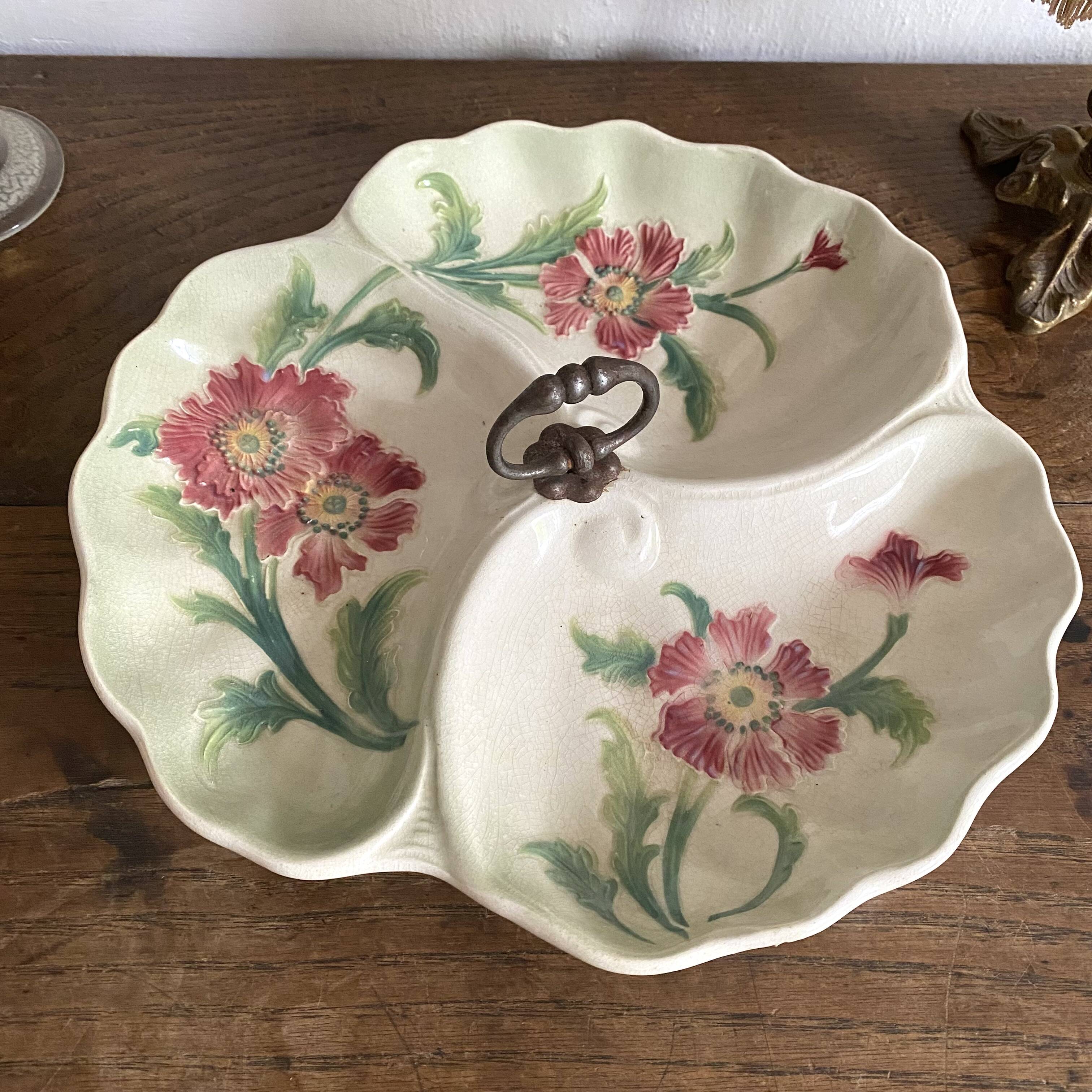 Art Nouveau slip dish with poppy decoration
