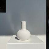 Handmade soliflore drop vase in terracotta painted white h:20 d:15