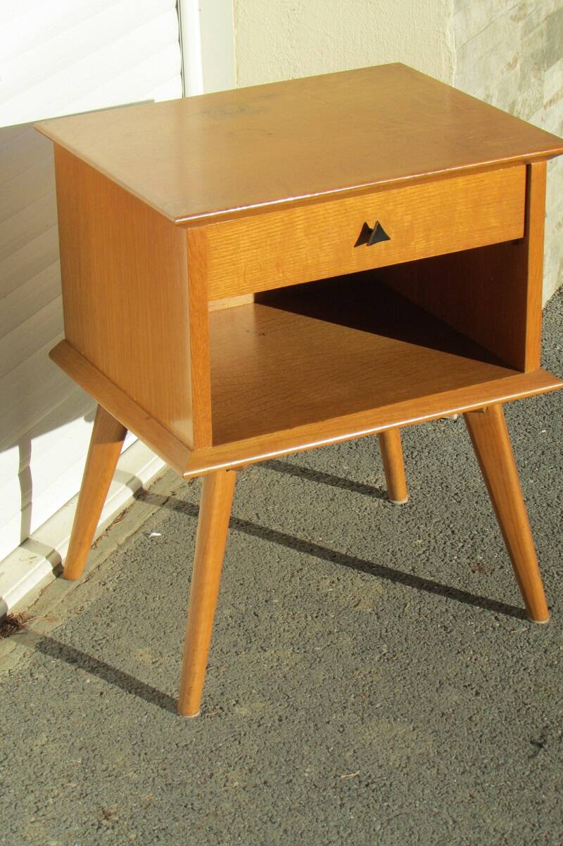 Vintage Scandinavian bedside table from the 60s in oak