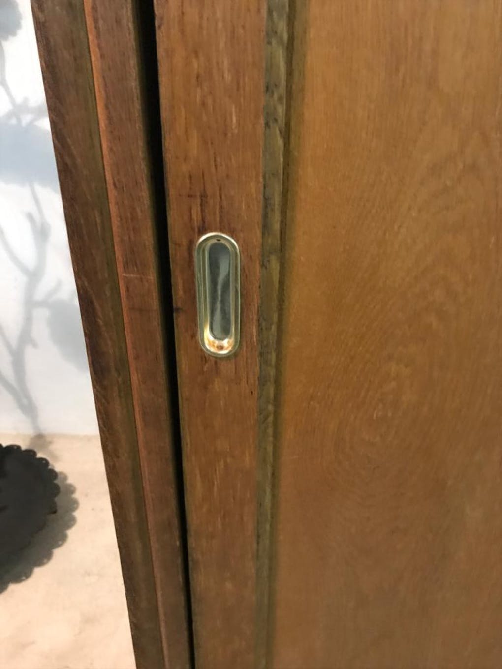 Sliding-door cabinet
