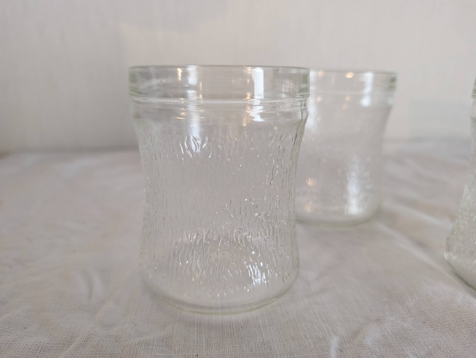 4 verres texturés en verre moulé – années 1970