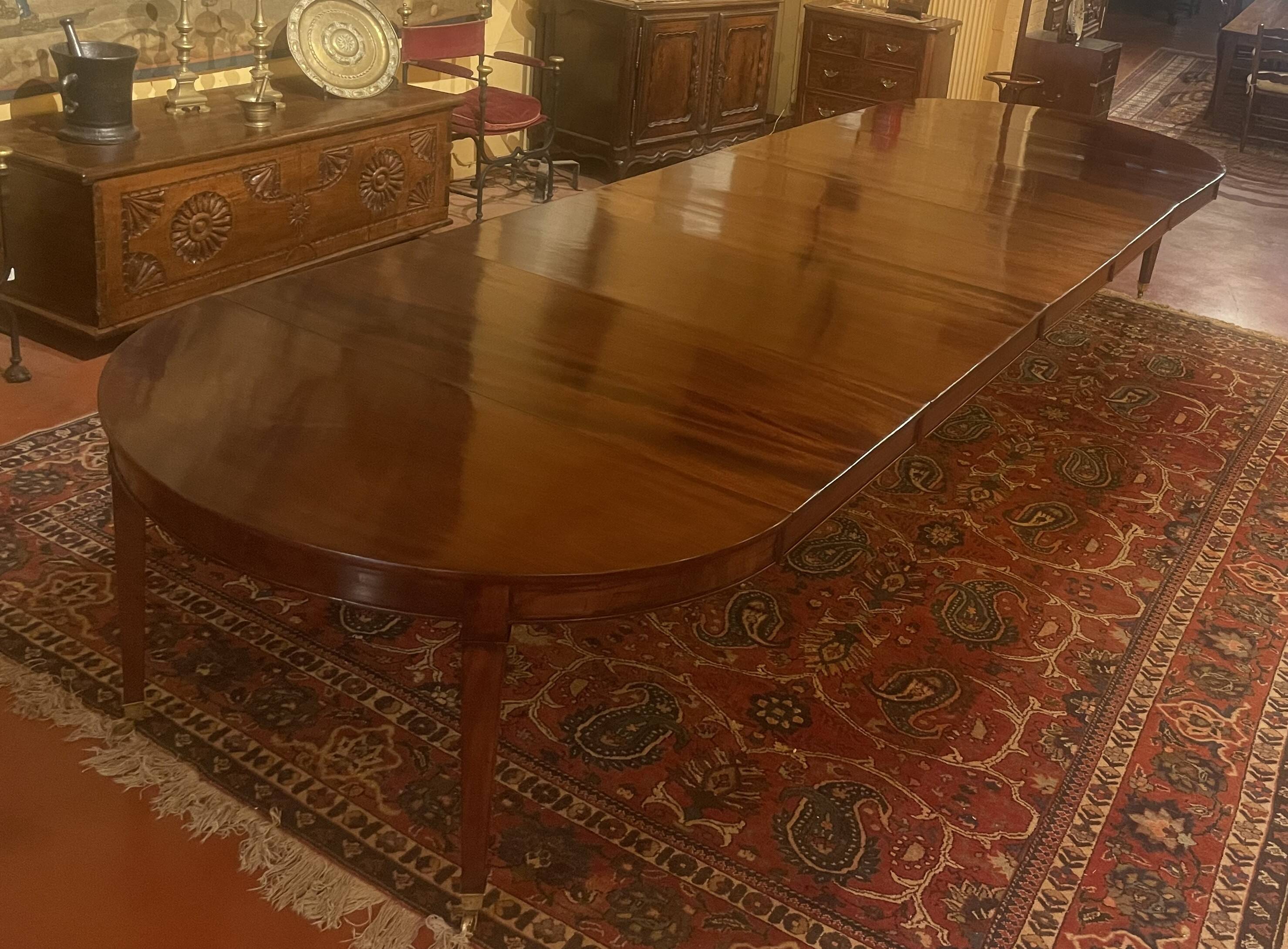 Extensible dining table from the Louis XVI period in mahogany with a banded top.