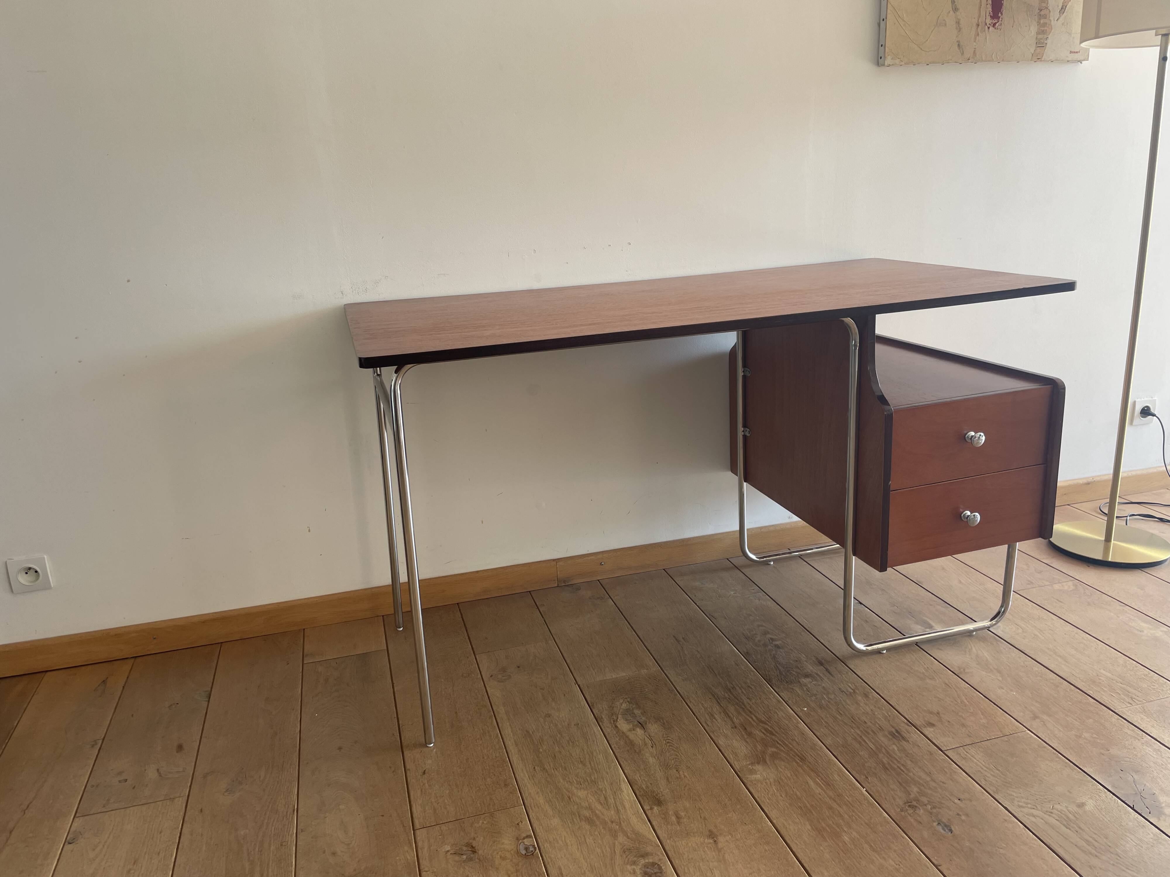 New Bauhaus style desk
