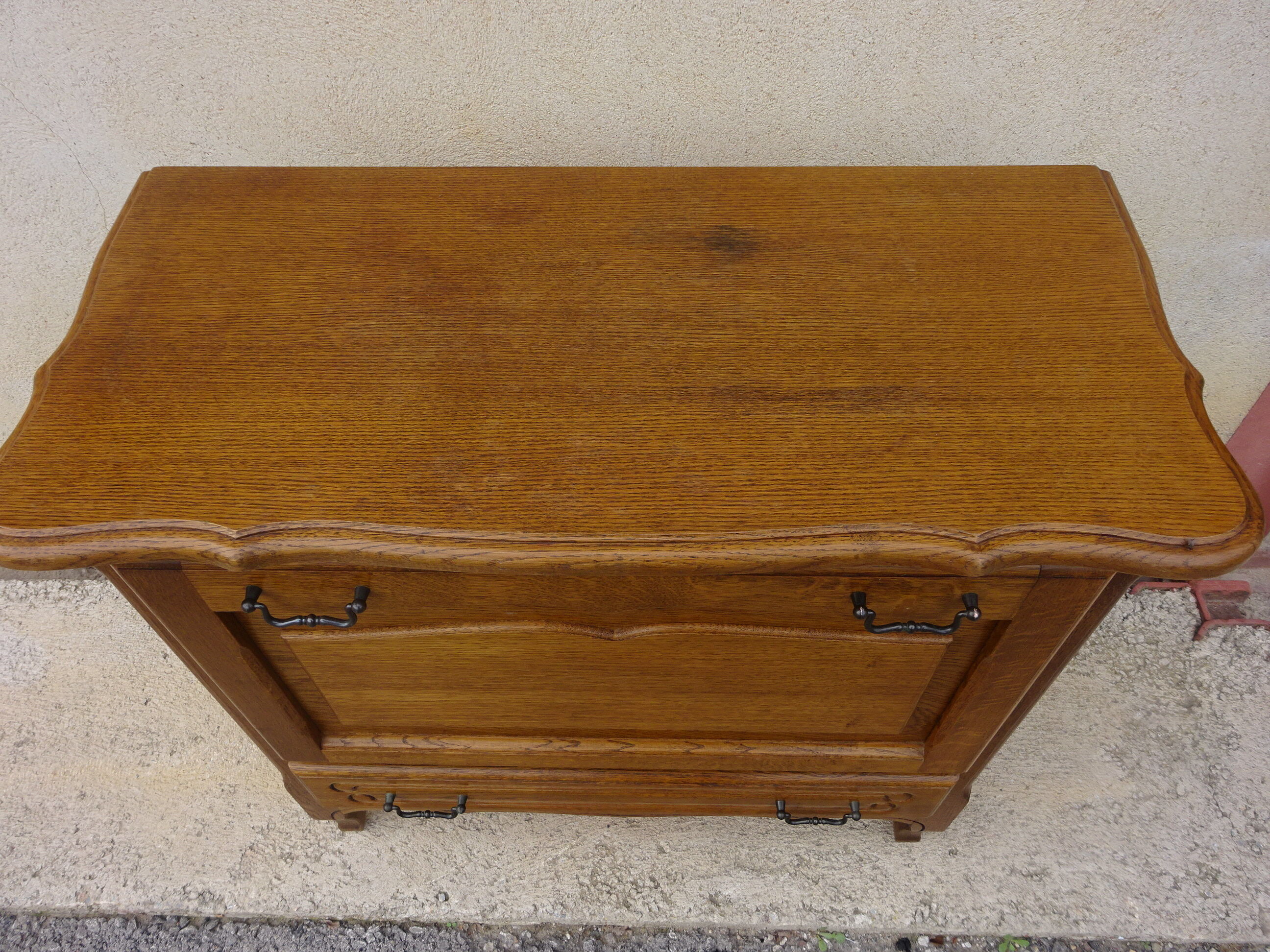 Small oak buffet in Louis XV style