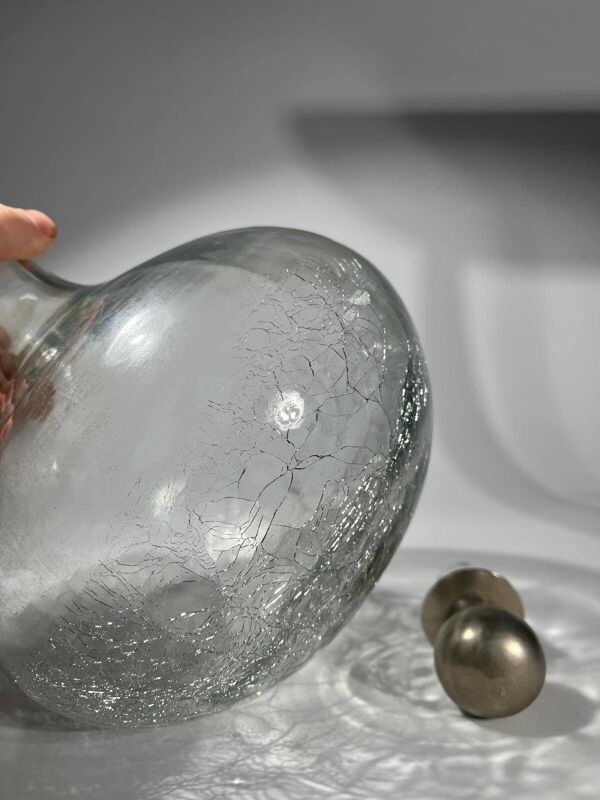 carafe vintage en verre craquelé avec bouchon métal