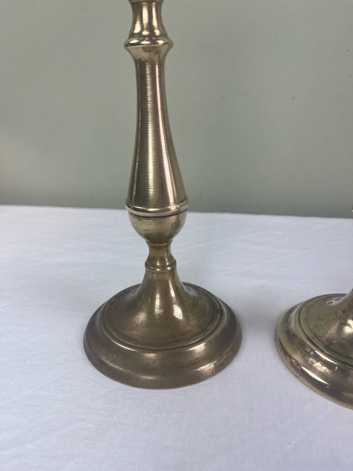 Paire de bougeoirs anciens