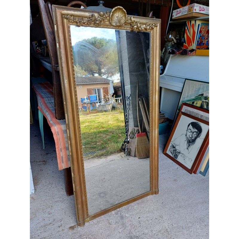 19th century mirror in wood and gilded stucco "scallop shell"