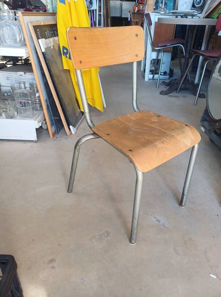 Chaise d'école vintage / industrielle