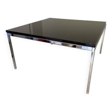 Square black lacquered coffee table designed by Tobia Scarpa for Knoll.