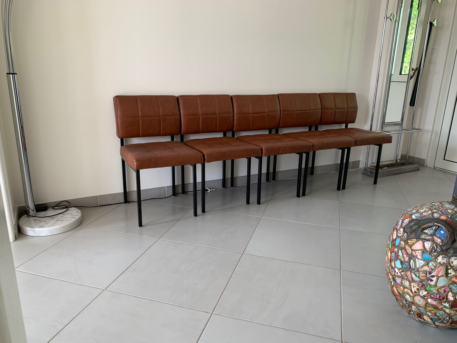 Suite de 5 chauffeuses skaï fauve 1950