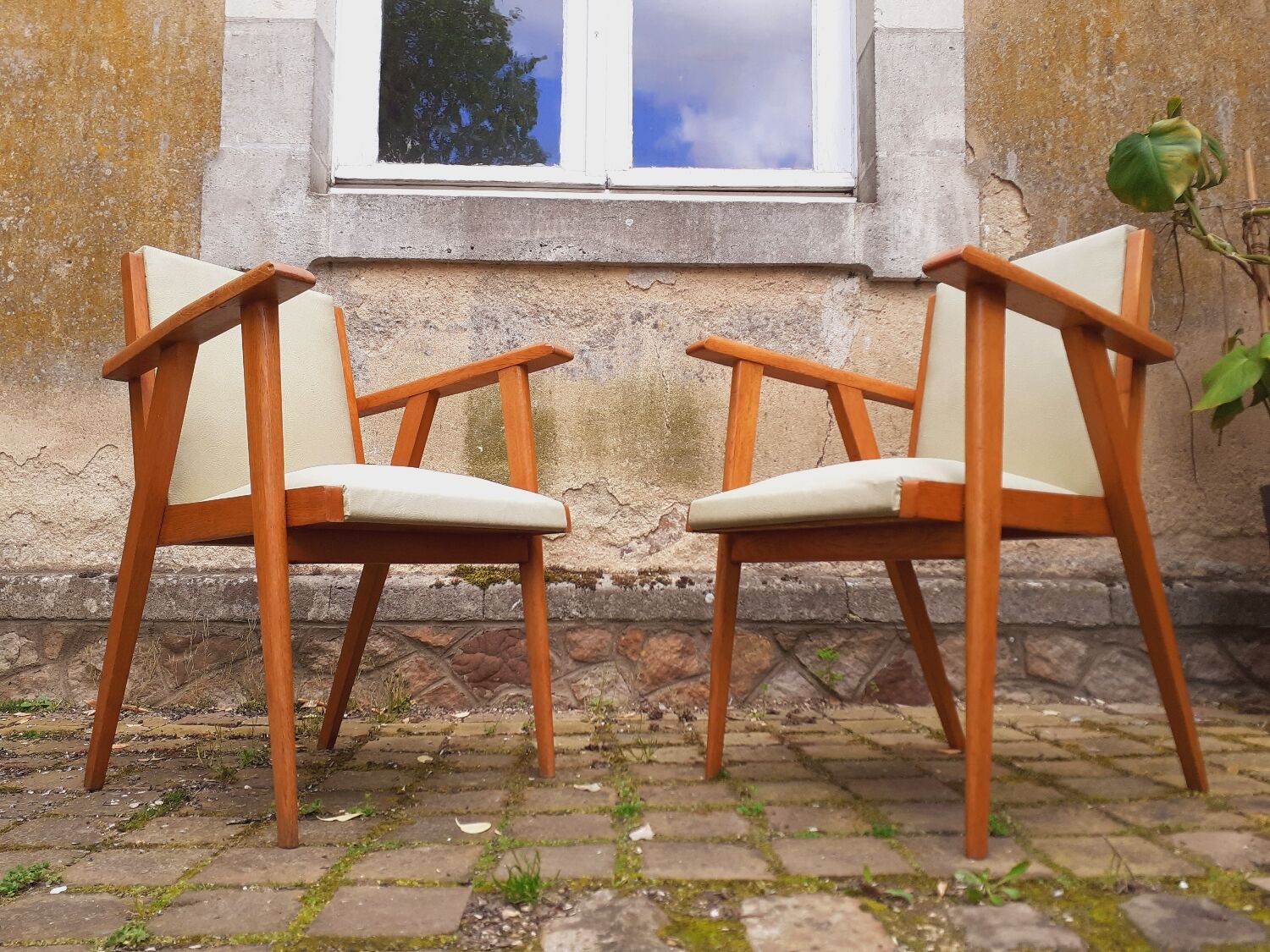 Paire de fauteuils année 50 pieds compas