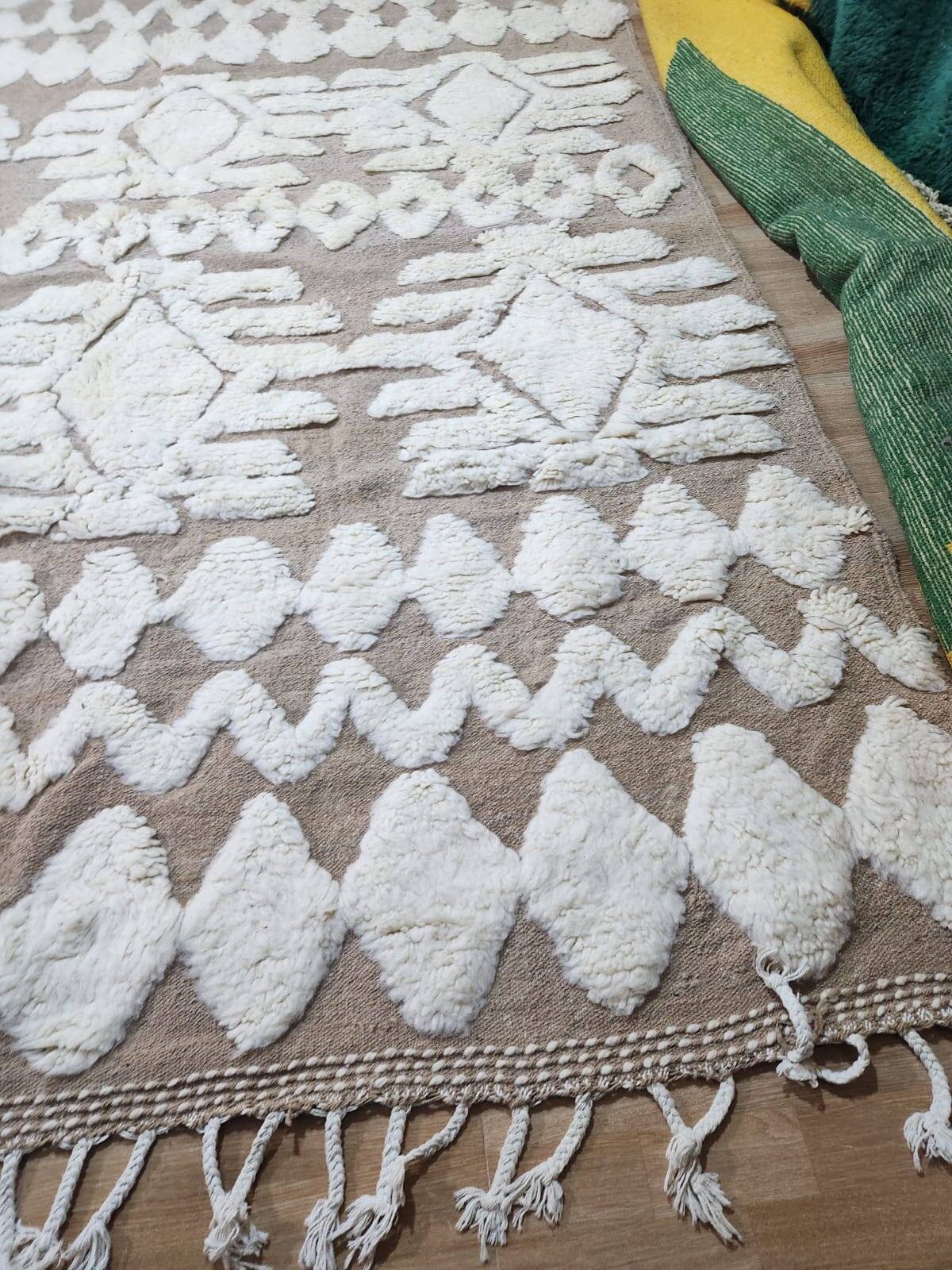 Berber rug with natural geometric patterns 3*2m