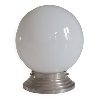 Plafonnier boule en opaline blanche