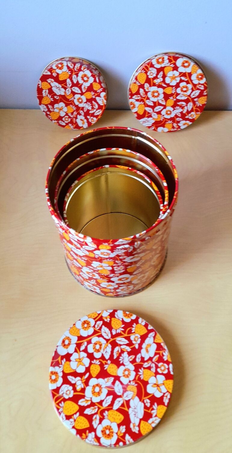 Set of 60s metal nesting boxes