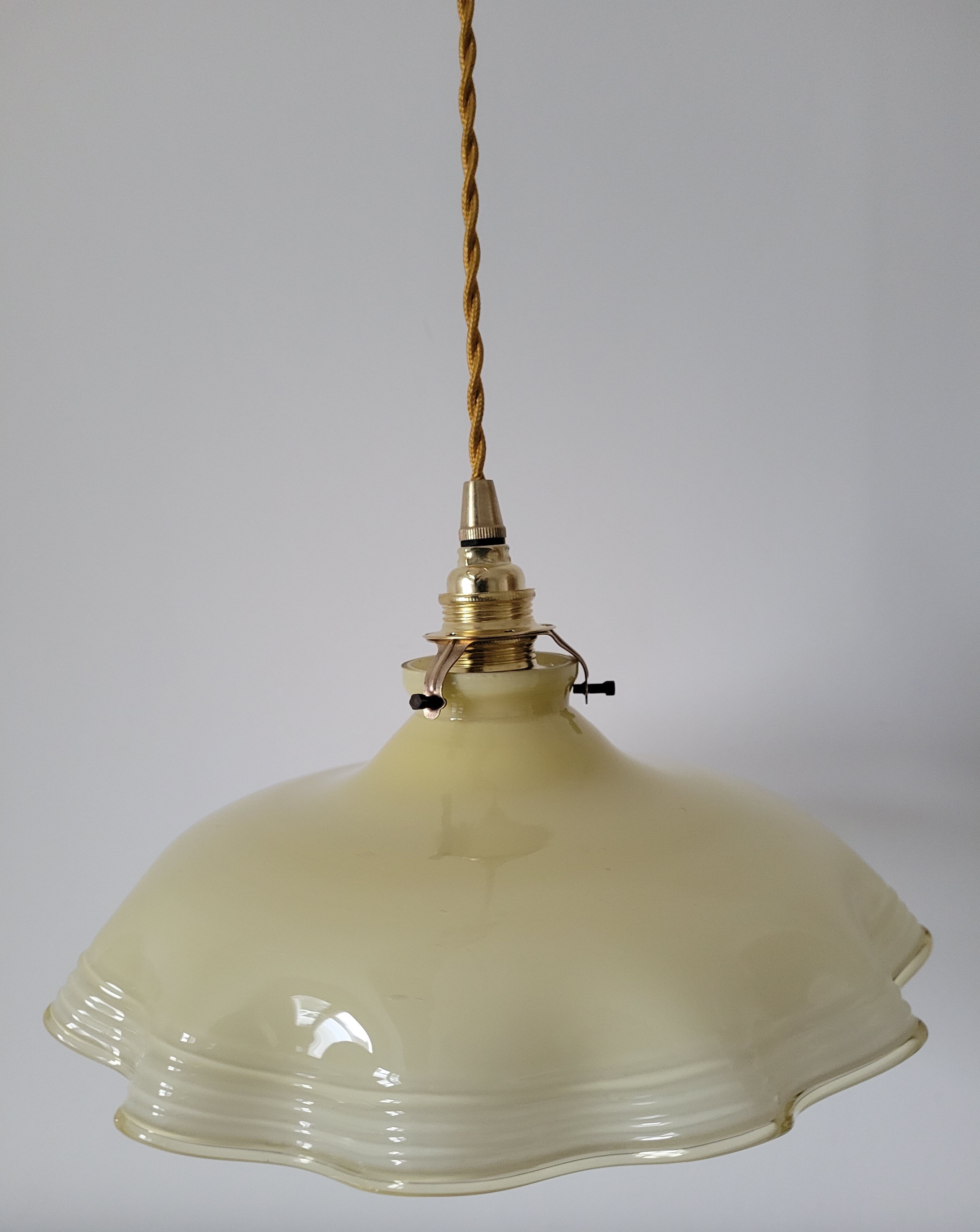 Yellow opaline suspension