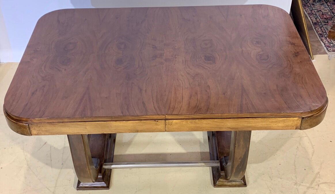 Dining room table Art Deco period in Walnut, base Lyre