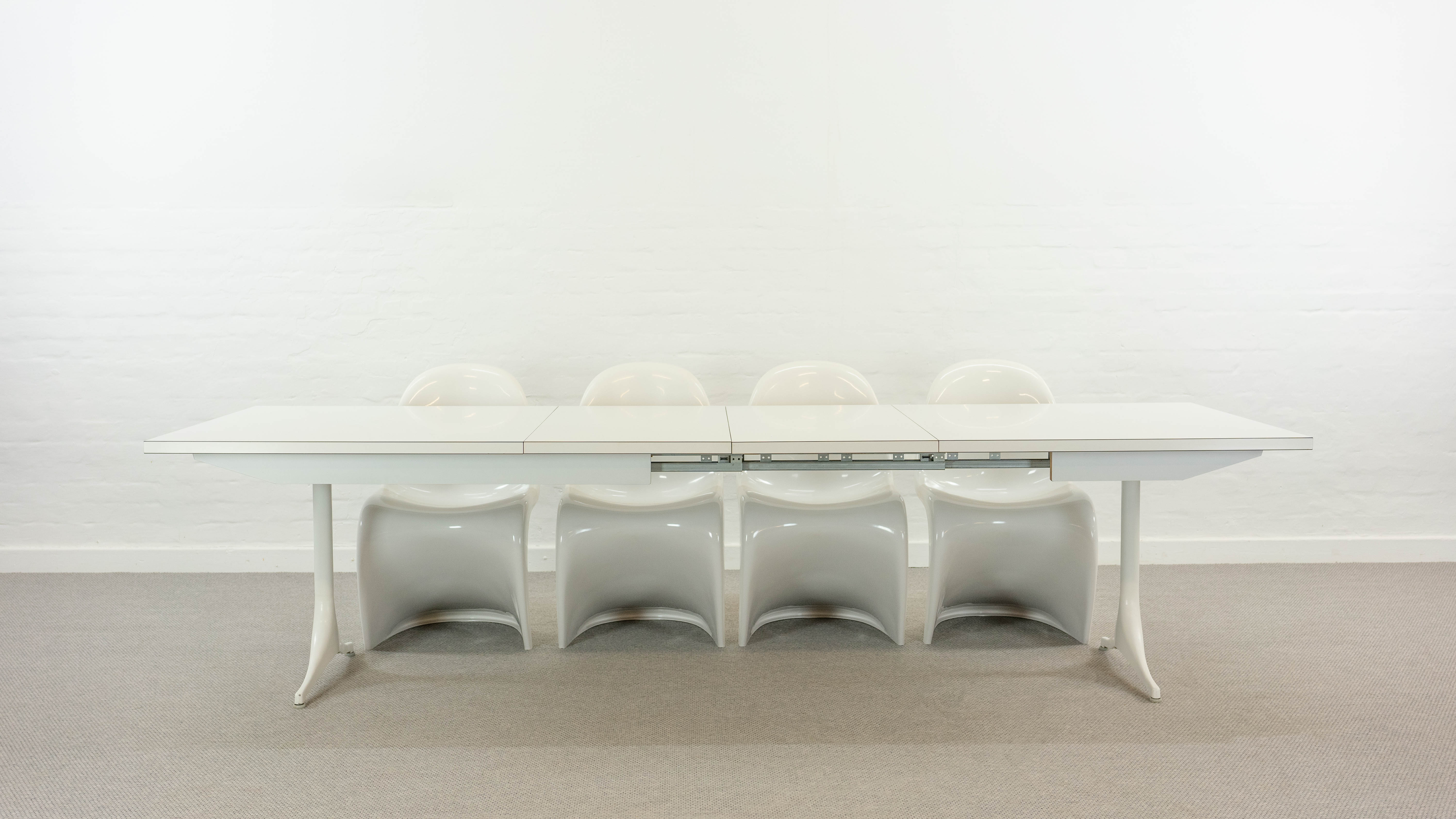 Extendable pedestal dining table by George Nelson for Herman Miller