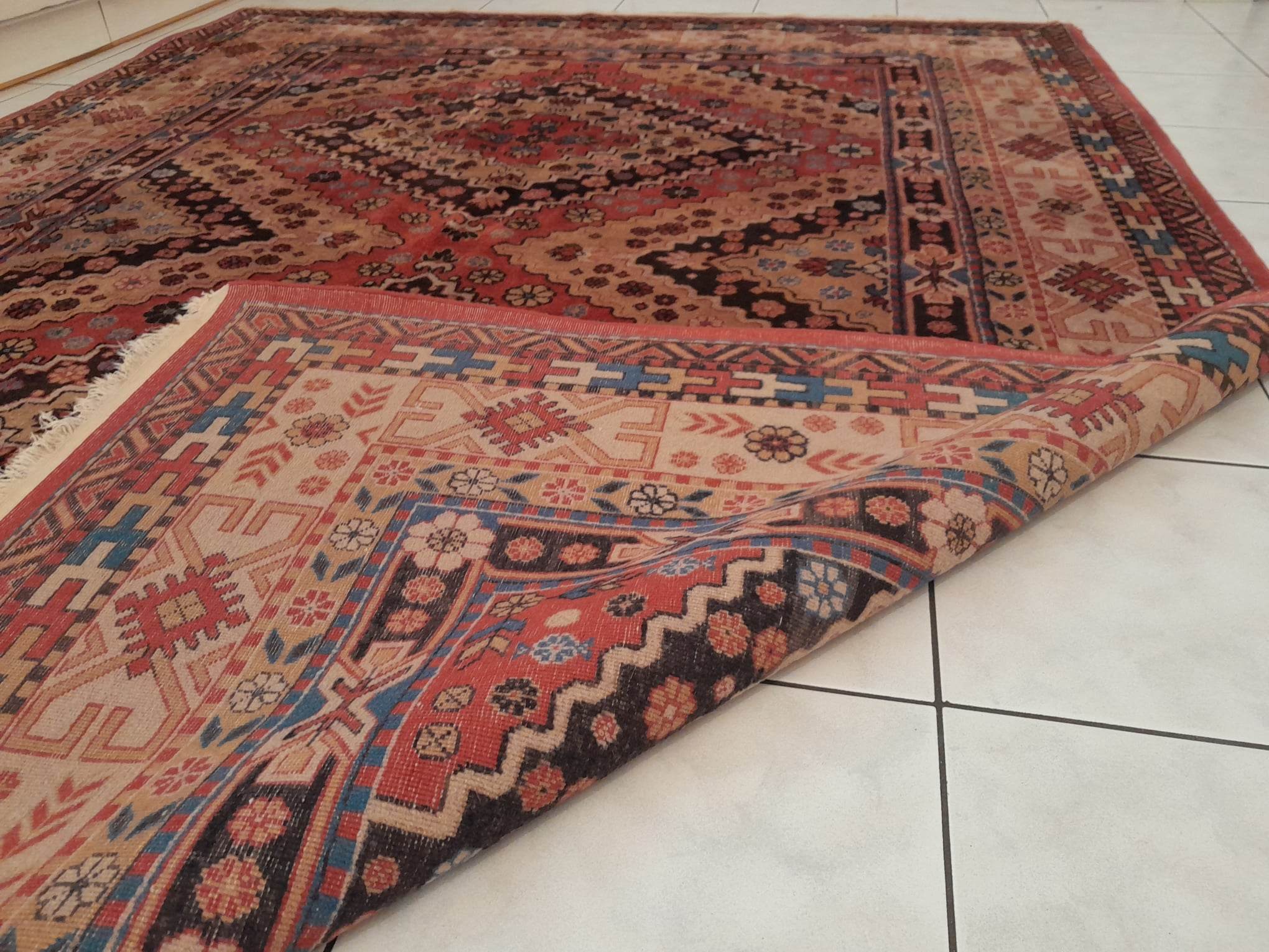 Handmade Sinkiang rug 279x204cm