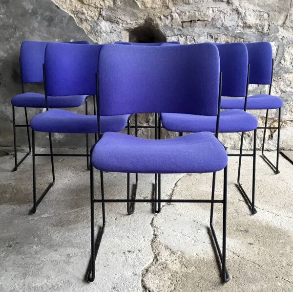 Chaise empilable 40/4 Howe bleue par David Rowland