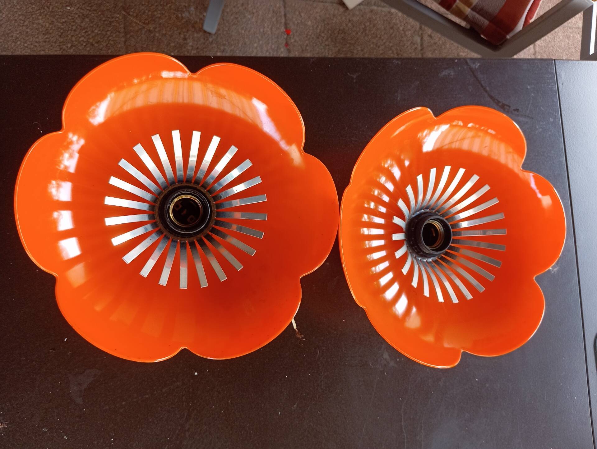 Vintage orange flower wall light, diameter 25.5 cm.