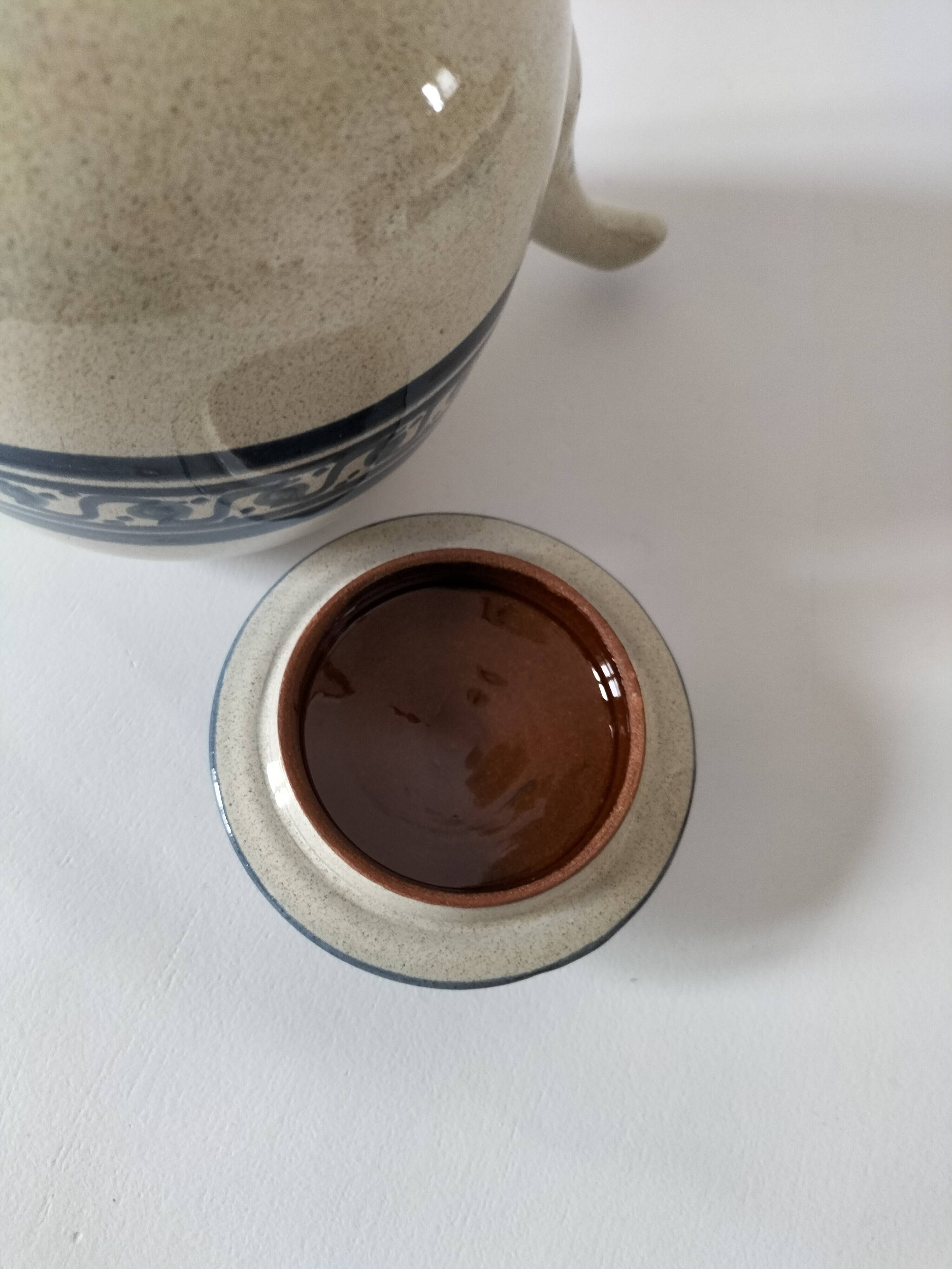 Théière artisanale grès beige moucheté et décor bleu