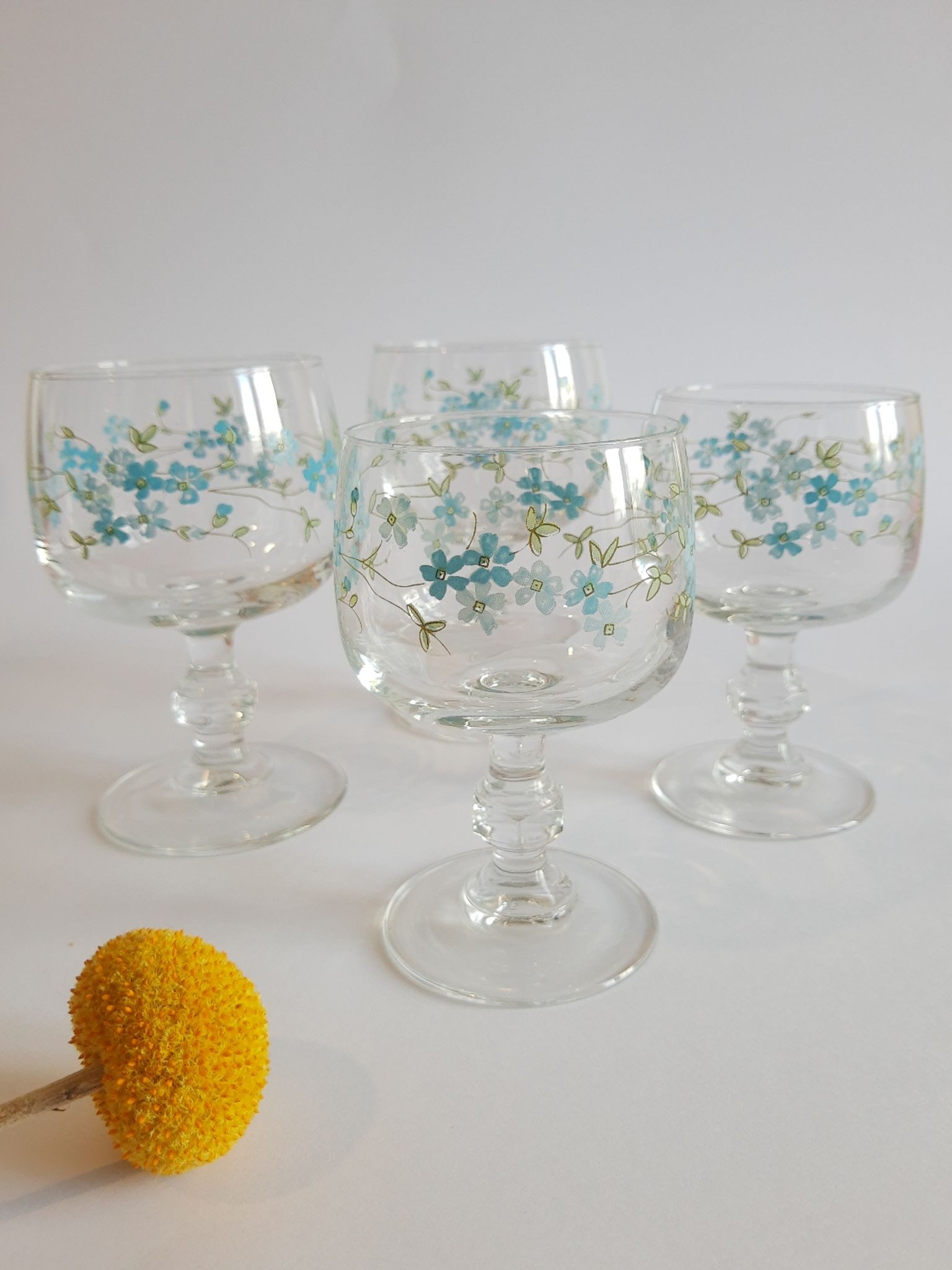 Set of 4 glasses with feet model Véronica Forget-me-nots France vintage