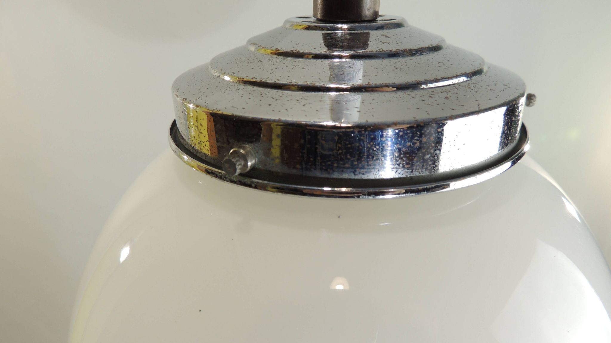 Vintage 70s pendant lamp in white opaline glass, 20 cm globe, chrome, light