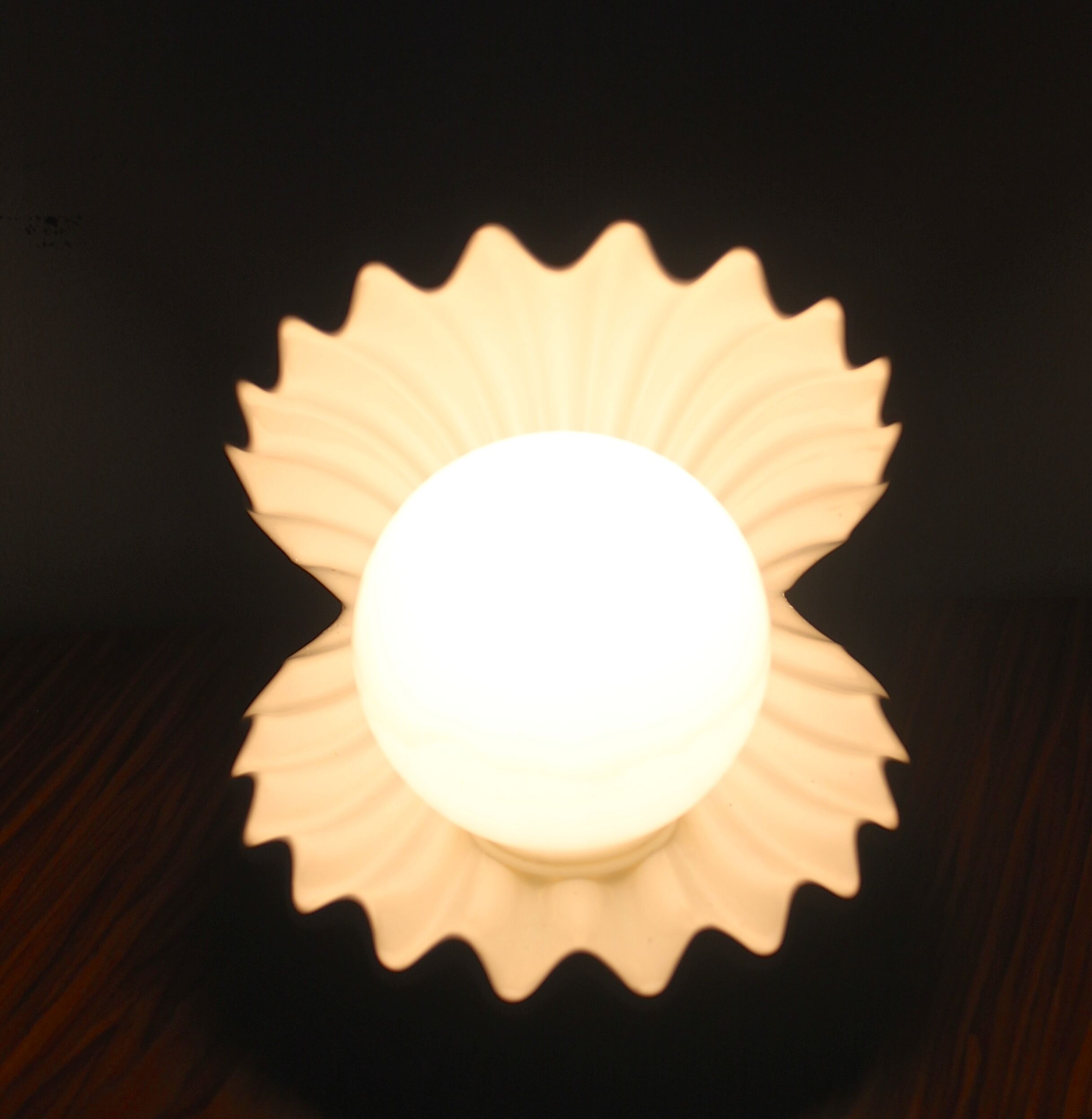 Vintage ceramic shell lamp