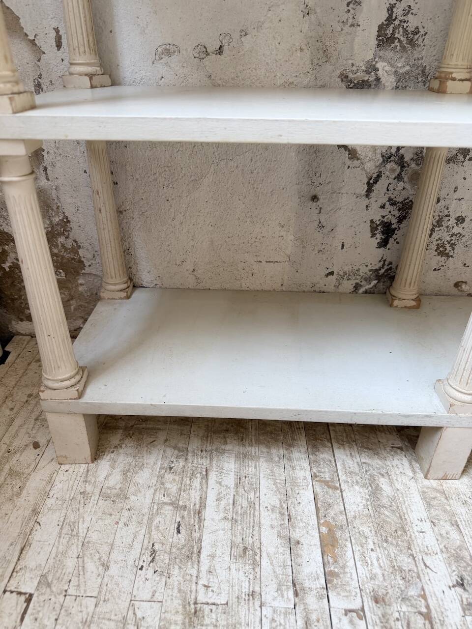 Bibliothèque, étagère XL Napoléon en bois patiné blanc
