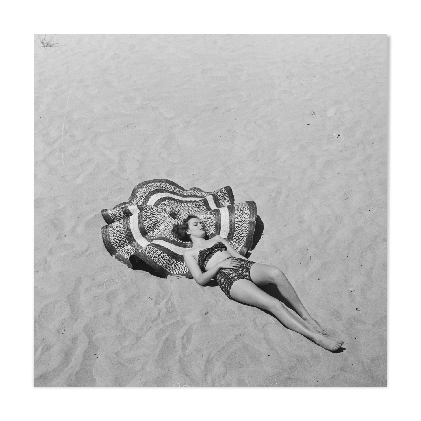 Photo print black and white pinup woman barium paper 300g format 40cmx40cm