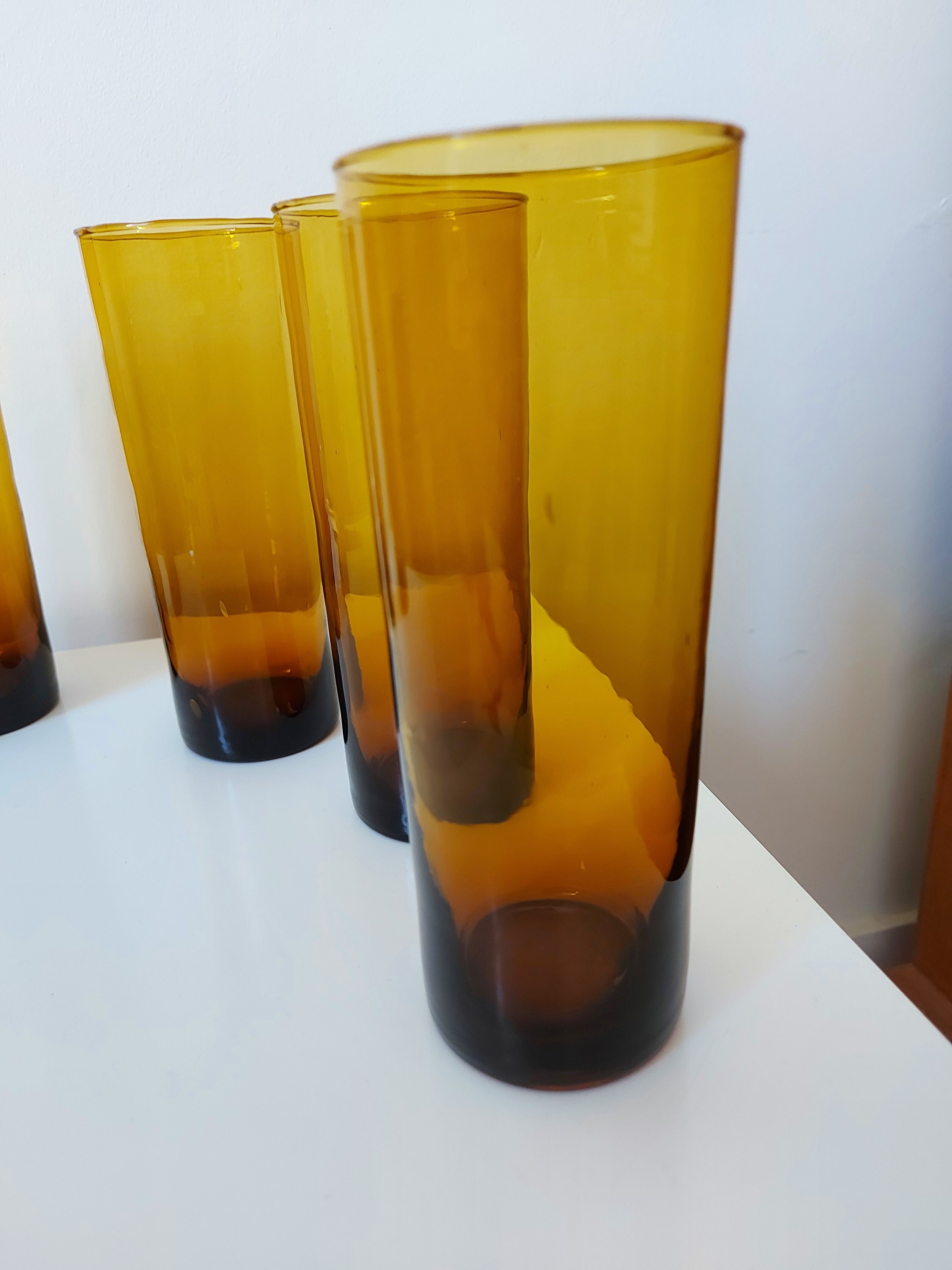 Set carafe and 5 amber glasses