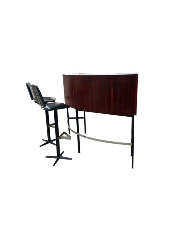 Bar en palissandre du milieu du XXe siècle avec tabourets de bar