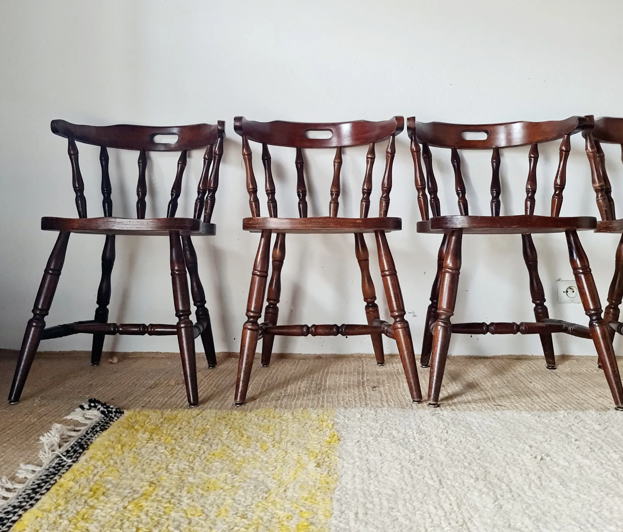 Set of 4 Western Bistro Chairs in Solid Wood