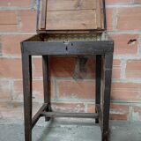 Ancien pupitre d'écolier en bois noirci