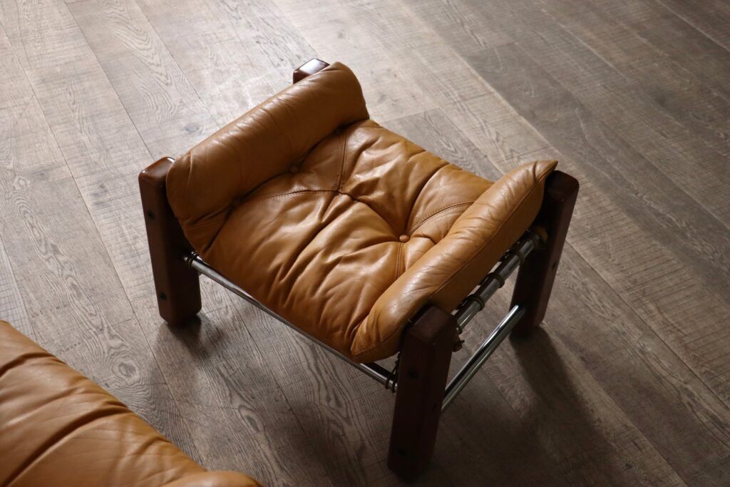 Fauteuil Amazonas avec repose-pieds en cuir cognac par Jean Gillon Brésil