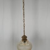 Lustre en verre travaillé et laiton