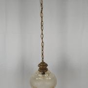 Lustre en verre travaillé et laiton