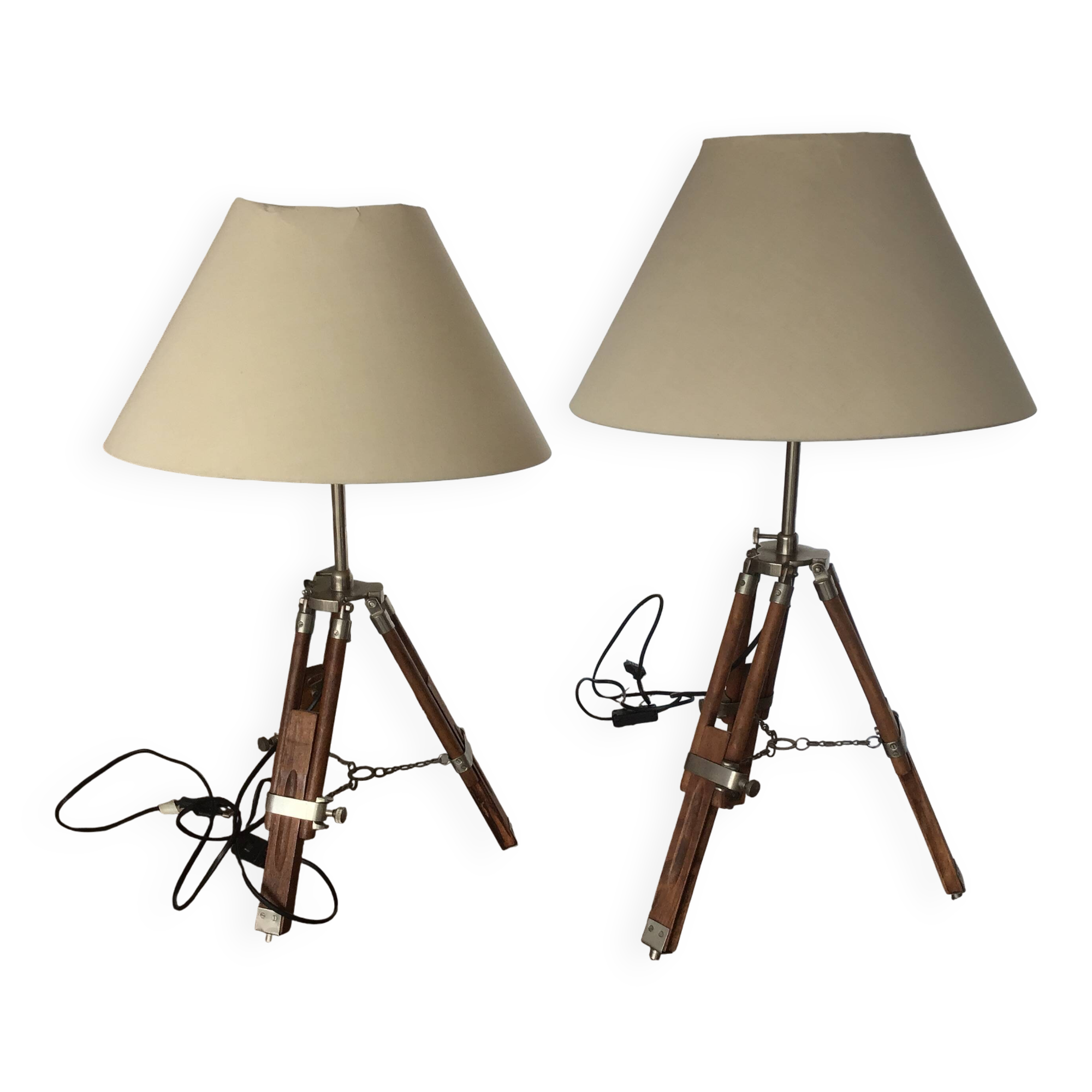 2 adjustable lamps on vintage tripods