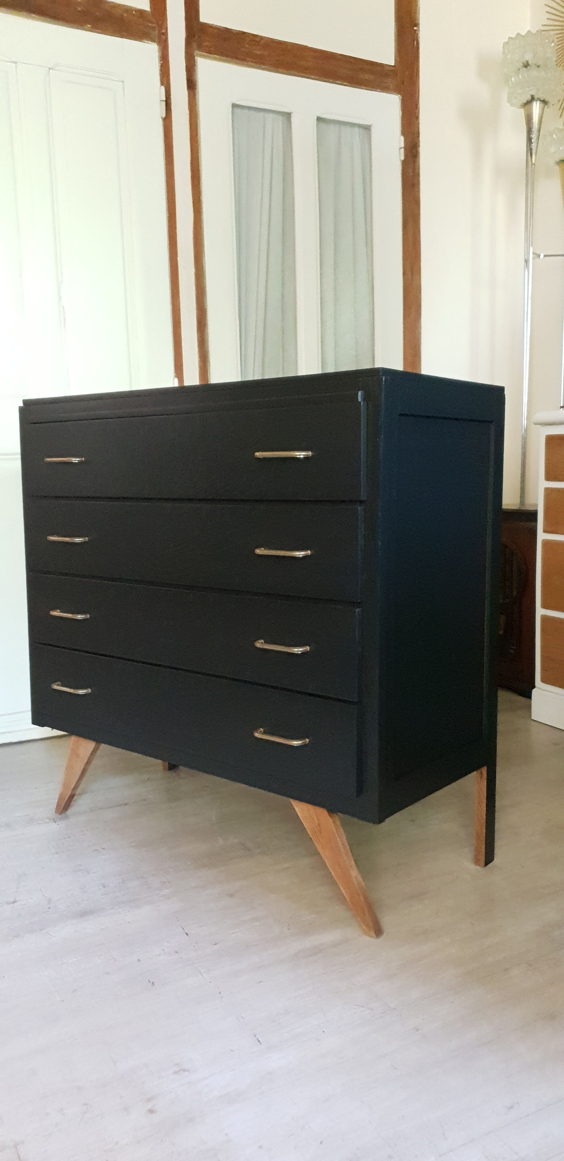 Dresser black compass feet