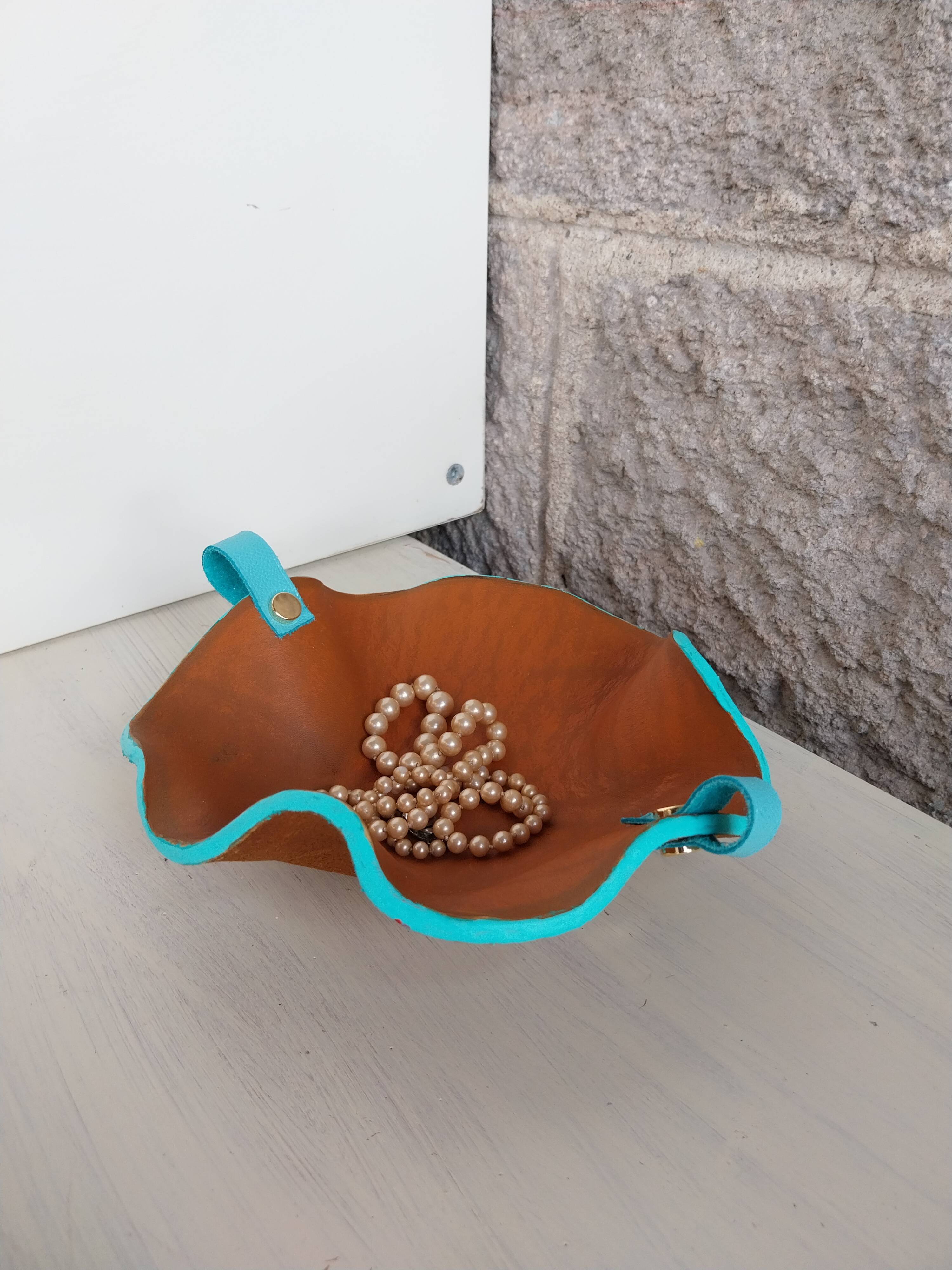 Leather shaped pocket emptier