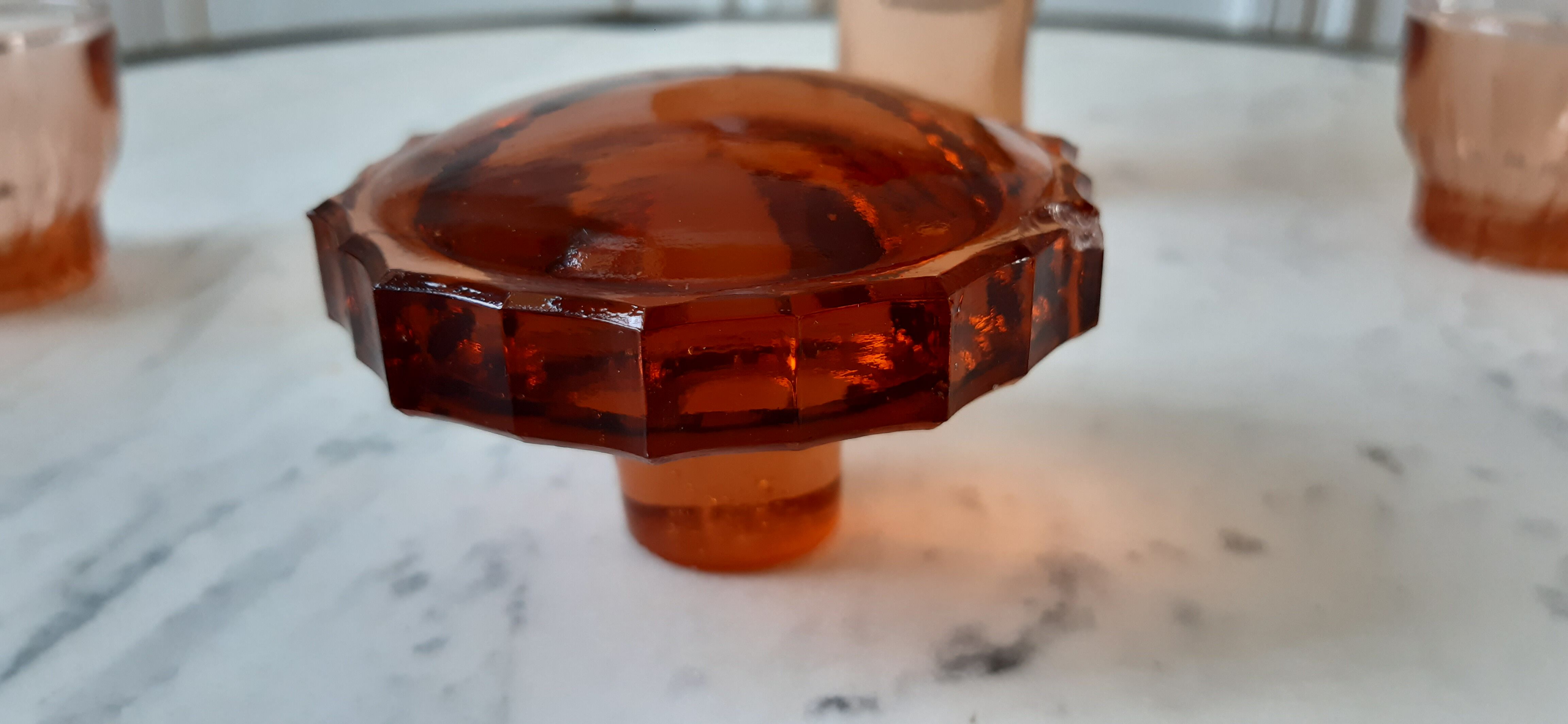 Set decanter and 5 liqueur glasses in pink art deco glass