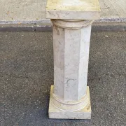 Colonne piédestal en pierre naturelle marbre beige style néoclassique 77cm