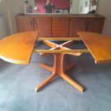 Round wooden table with 2 extensions, table with central star leg