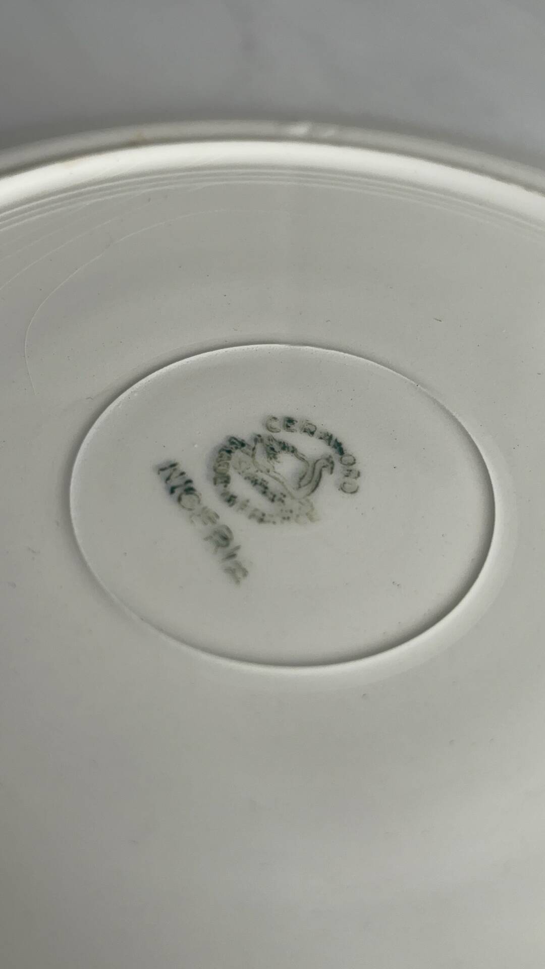 Round plate from the Céranord Saint-Amand service • Red and blue floral decoration